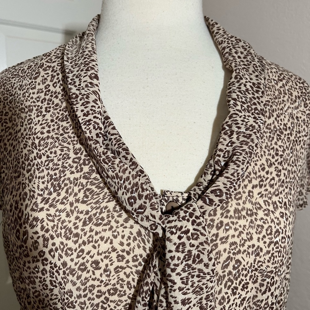 NWT QUINTESSENTIAL SHEER TOP. SIZE M - Picture 2 of 4